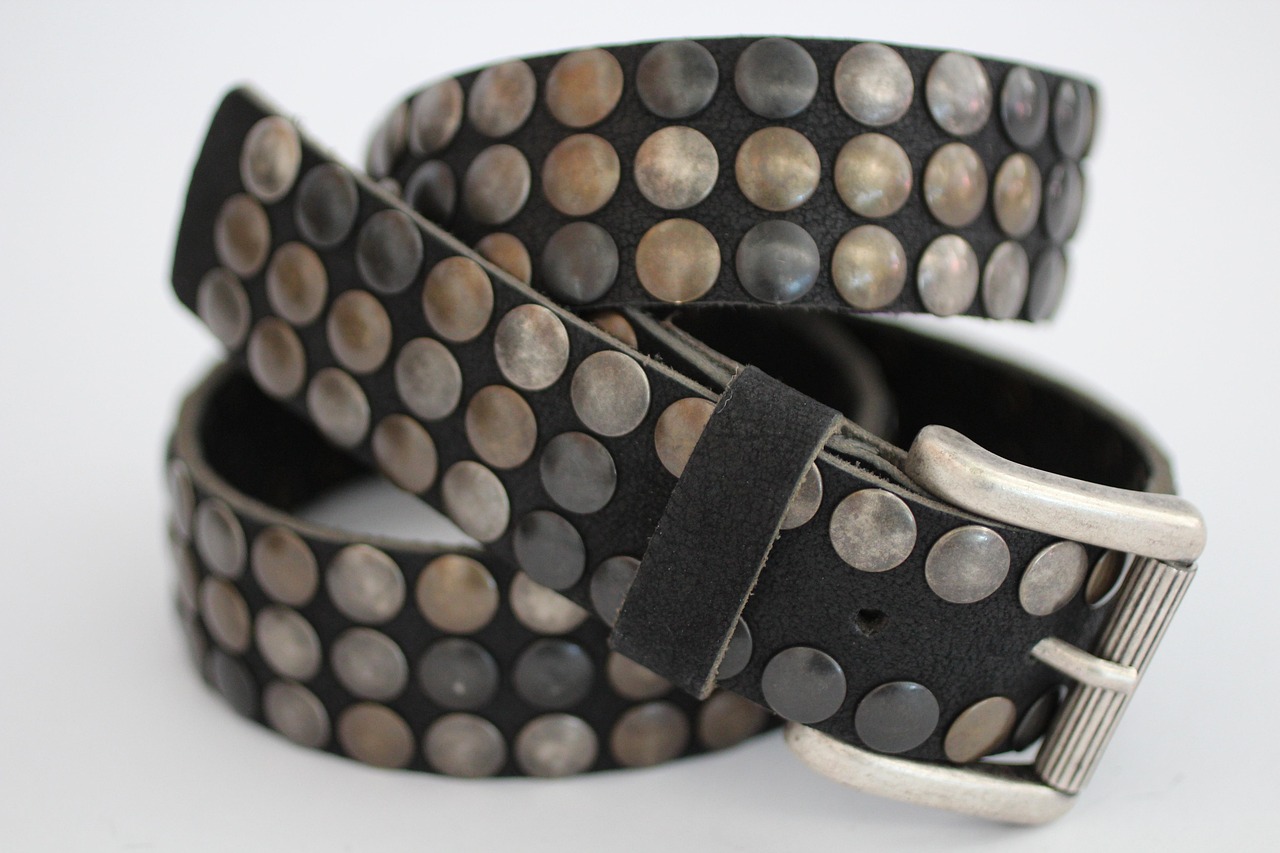 脂肪吸引とコルセット、ガードルの違いと選び方は？